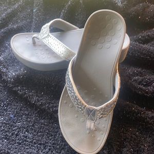 Vionic high tide silver sandals.  Size 6 (37).